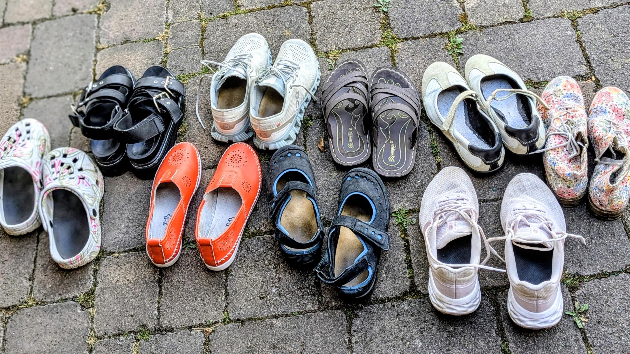 Für jede dieser ermordeten Frauen wird auf dem Vorplatz der Herz-Jesu-Kirche ein Paar Schuhe stehen.